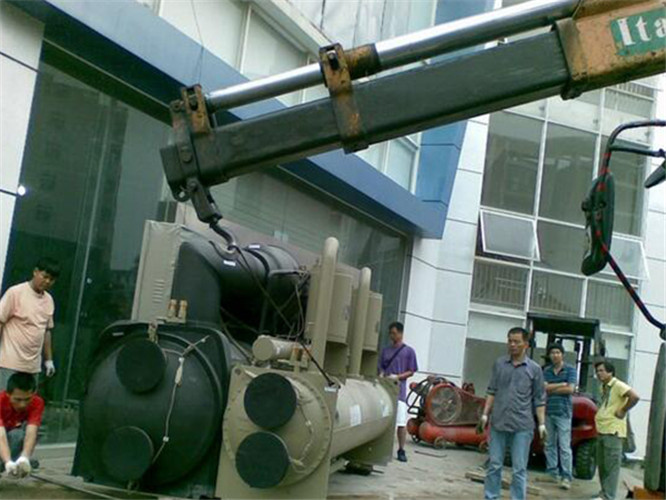 凤泉区随车吊和汽车吊的核心区别是什么？哪种更省钱？